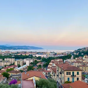 ca-leon.hotelitalianriviera.com/